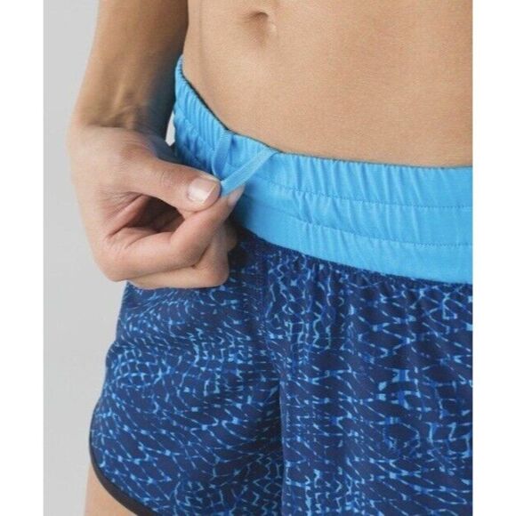 Lululemon Tracker Short III Samba Snake Kayak Blue Hero Size 6 W7D51S workout - Picture 8 of 12